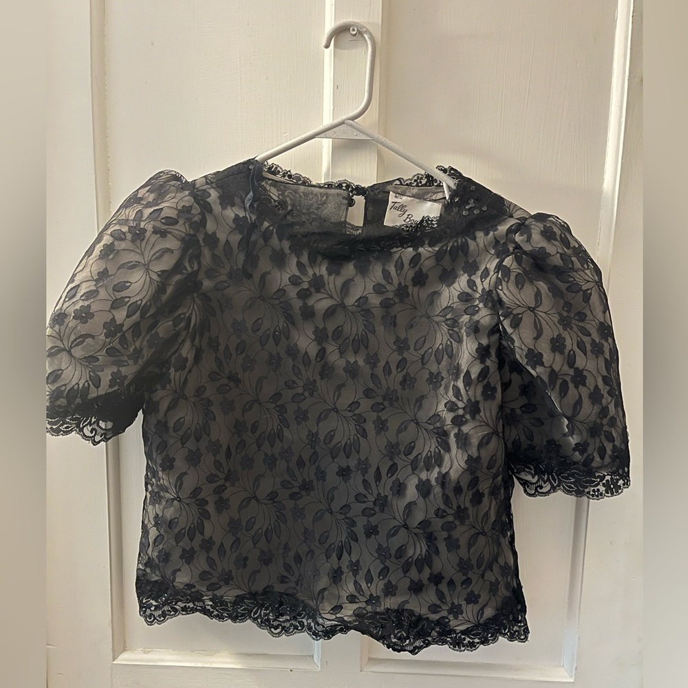 Tally Botique puffy shoulder blouse